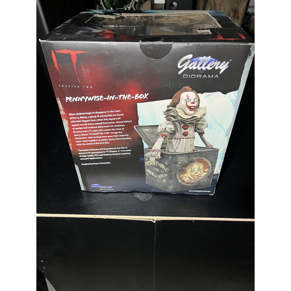 Pennywise in the Box IT CHAPTER TWO‎  PVC Diorama Diamond Select. - Picture 4 of 8